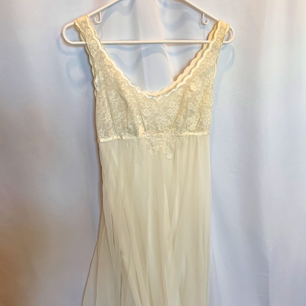 Vintage 1960s Warners White Floral Lace Night Gown PROJECT PIECE!